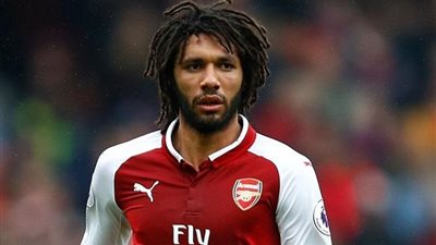 أسطورة أرسنال يُشيد بـ “النني” بعد مباراة مانشستر يونايتد