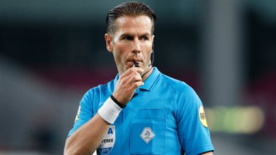 داني ماكيلي حكمًا لمواجهة بايرن ميونخ وسالزبرج في دوري أبطال أوروبا