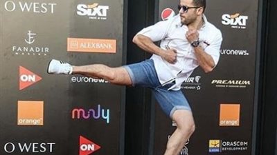 رامز أمير لمنتقدي حركاته في الجونة السينمائي :مخترعتش الذرة ومعنديش عقدة الخواجة .. فيديو