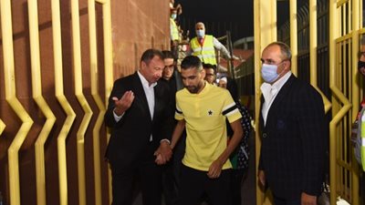 الأهلي يستشهد بمؤمن زكريا لتبرئة كهربا أمام لجنة الانضباط