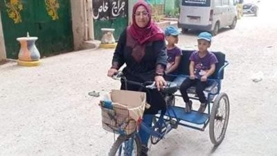 “التضامن” توجه بتقديم المساعدة لسيدة تعمل على دراجة لتوصيل الطلبات بالإسكندرية