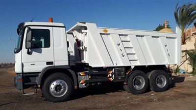 “الداخلية”: ضبط سيارة نقل عليها 20 طنًا من “أحجار الذهب” بمرسى علم