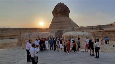 زاهي حواس: تمثال أبو الهول صخرة صماء لا توجد أسفلها ممرات (صور)