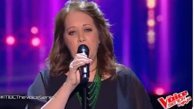 سميرة سعيد للمشتركة المصرية بـ”The Voice Senior”: أنا غيرانة.. إنتي إزاي محترفتيش؟ (فيديو)
