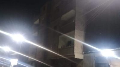 نقل 5 أسر إلى أماكن إيواء بعد تصدع منزلهم في قنا (صور)