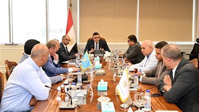 وزير الإسكان يستقبل مسئولي شركة Guardian Glass العالمية المتخصصة بصناعة الزجاج