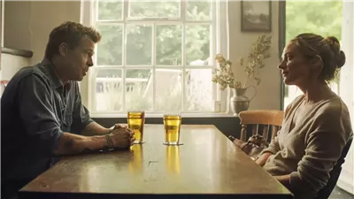 الممثلة كيري كوندون تكشف كواليس مشهدها الرومانسي مع براد بيت بـ فيلم فورمولا F1 