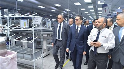 وزير الاستثمار والتجارة الخارجية يتفقد عدد من الشركات بالمنطقة الحرة في مدينة نصر