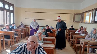 رئيس المنطقة الأزهرية يتفقد امتحانات الشهادة الثانوية