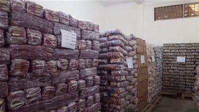 القابضة للصناعات الغذائية: ضخ 65 ألف طن سكر و24 ألف طن مكرونة شهريًا للمنافذ التموينية