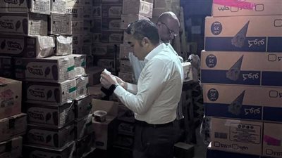 تموين المنوفية تضبط 20 ألف قطعة آيس كريم مجهول المصدر في سرس الليان
