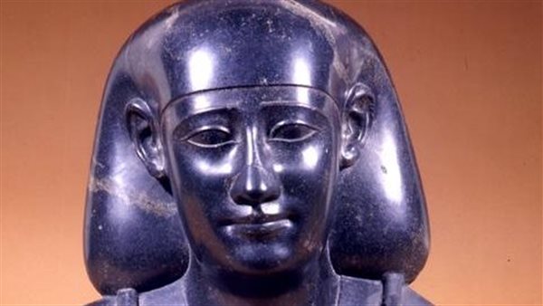 تمثال مسؤول فارسي