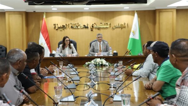  محافظ الجيزة يسلّم