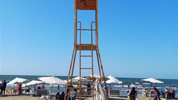 أبراج متهالكة بلا