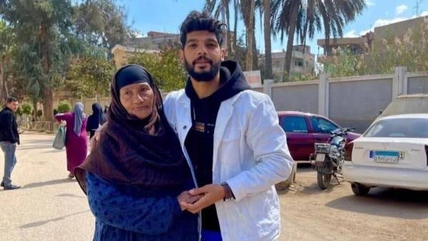 شيكا ووالدته