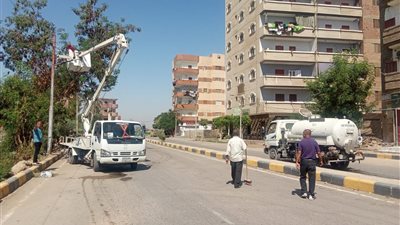  لترشيد الكهرباء.. صيانة شاملة للخلايا الشمسية بكشافات الإنارة بشوارع طهطا في سوهاج
