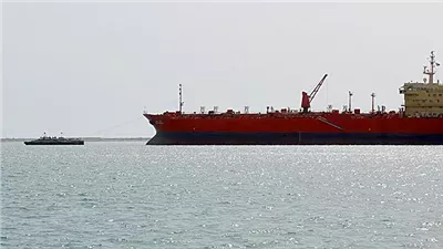 بينهم مصريون.. استغاثة من طاقم السفينة نيراث الهندية المحتجزة بميناء الحديدة منذ 60 يومًا