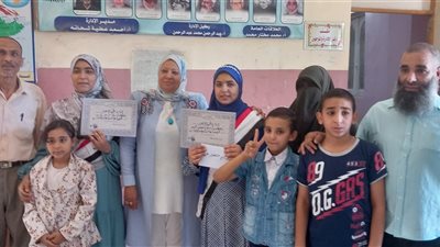 الفرحة في عيونهم.. تكريم أوائل الشهادة الإعدادية بإدارة طما الأزهرية بسوهاج| صور