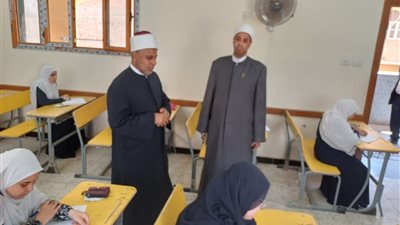 طلاب الثانوية الأزهرية يؤدون امتحانات ثاني أيام الدور الثاني للقسمين العلمي والأدبي 2025