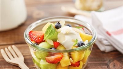 أبرزها الموز.. فواكه تقلل آلام الدورة الشهرية 