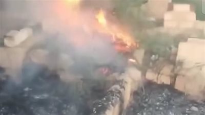 البحث الجنائي يعاين موقع حريق مخزن خردة في بحري بالإسكندرية 