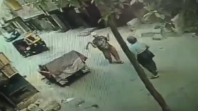 عاطل يعتدي على فتاة بسلاح أبيض في الزاوية الحمراء.. والأمن يكثف الجهود لضبطه