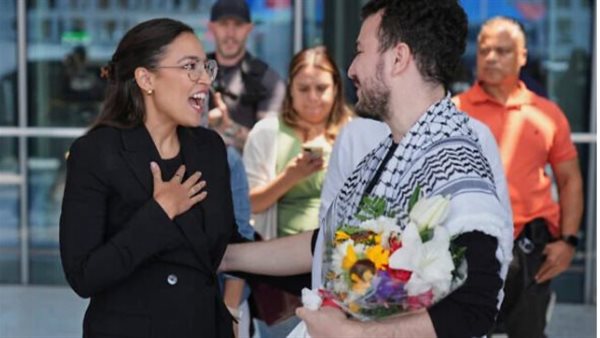 الناشط محمود خليل