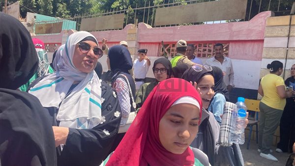 طالبات الثانوية العامة