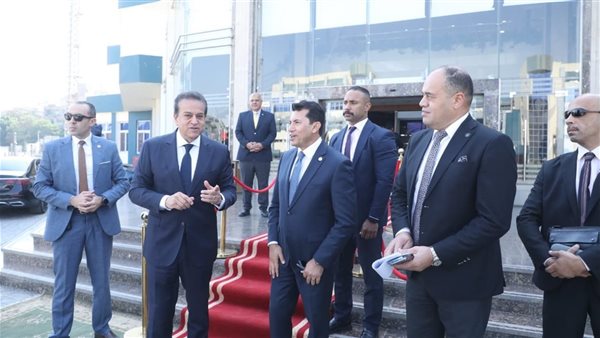 وزيرا الصحة والشباب