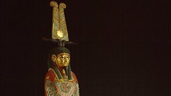 تمثال خشبي مذهّب