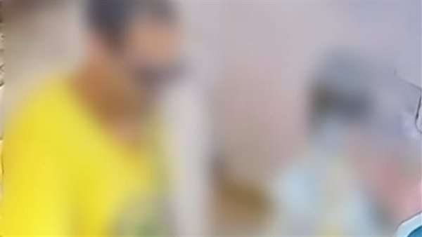 الشخص الظاهر في الفيديو