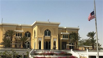 السفارة الأمريكية بقطر توصي رعاياها بالبقاء في أماكنهم حتى إشعار آخر