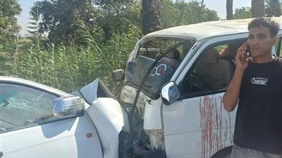 إصابة 11 شخصًا في تصادم بين ميكروباص وسيارة ربع نقل بالمنيا
