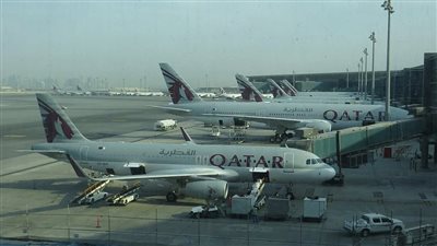 تضم أكبر قاعدة أمريكية.. قطر تعلن وقف حركة الطيران في أجوائها