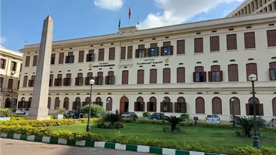  عميد هندسة القاهرة يكشف تفاصيل سقوط طائرة درون تابعة للكلية أمام بوابة الجامعة