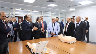 وزير التعليم العالي يتفقد جامعة الفيوم الأهلية.. ويؤكد دعم القيادة السياسية لها | صور 