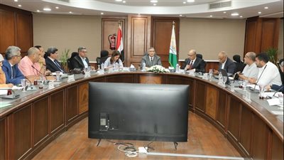 محافظ الجيزة يبحث موقف المرافق بالمنطقة الصناعية بأبو رواش ويوجّه بحزمة إجراءات عاجلة لتحديث البنية التحتية