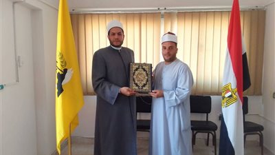 سارع بالاتصال بالإسعاف ورافقه للمستشفى.. إمام مسجد بالعريش ينقذ شخصًا تعرض لغيبوبة سكر