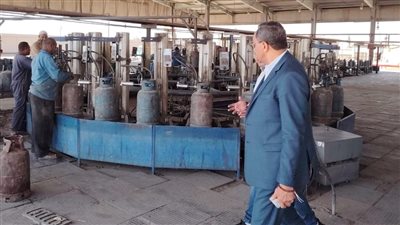 محافظ قنا يفاجئ مصنع الغازات البترولية HU ويشدد على إجراءات الوزن والسلامة والجودة
