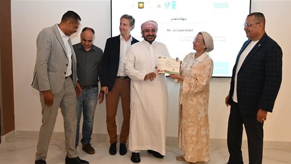 وزيرة البيئة ومحافظ