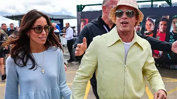 براد بيت رفقة حبيبته