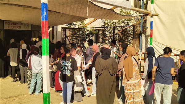 توافد الطلاب على