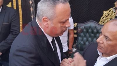 أحمد موسى أول الحضور في عزاء والد الفنان تامر عبد المنعم| صور