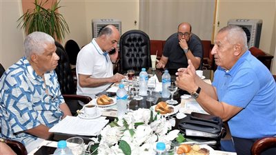 النادي المصري يعيّن ميمي عبد الرازق رئيسًا للجنة التخطيط 