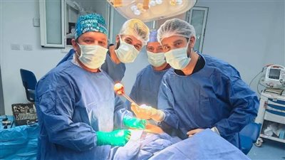نجاح جراحة دقيقة لاستبدال مفصل الفخذ لمريضة مسنة بمستشفى كفر شكر بالقليوبية