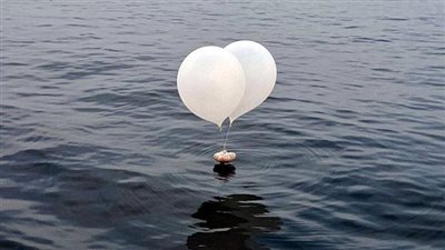 كوريا الجنوبية: اعتقال 6 أمريكيين لمحاولتهم إرسال دولارات وكتب مقدسة بحرًا للجارة الشمالية