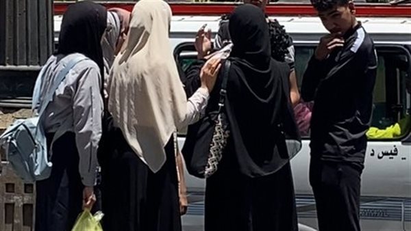 طالب ثانوي يرتمى