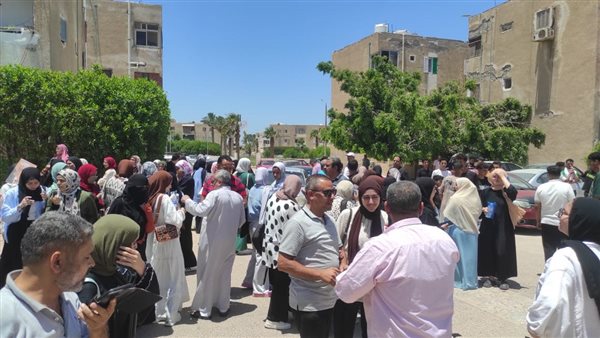 قلق وفرحة وبكاء بين