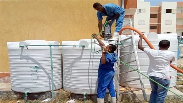 تنظيف خزان مياه -