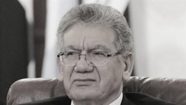 الدكتور خيري عبد